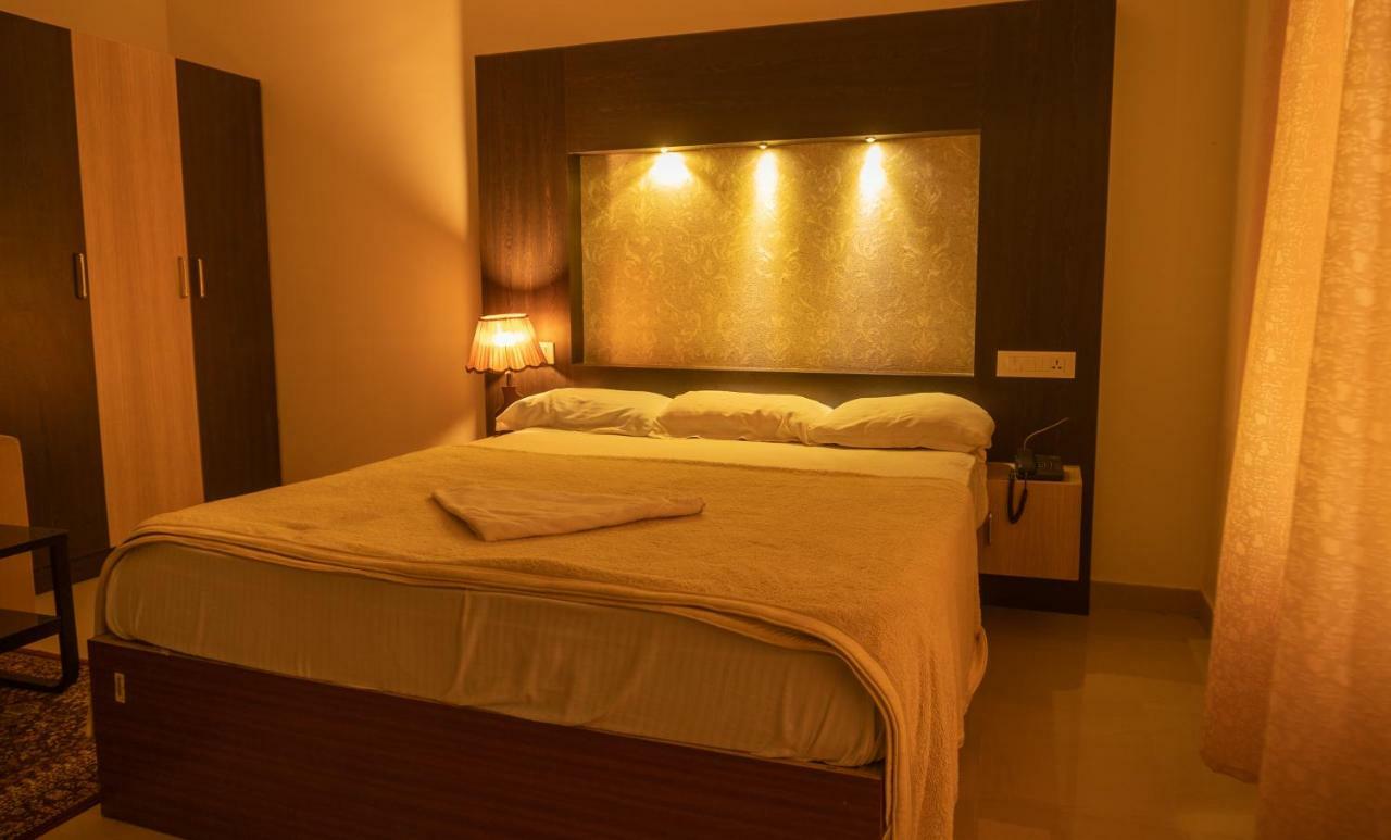 Aramana Holiday InnAlappuzha エクステリア 写真